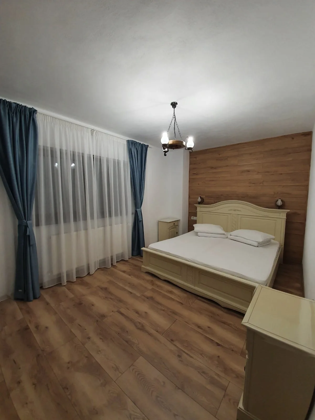 Știuca — Iasmina și Pescarul, Călimănești, Vâlcea