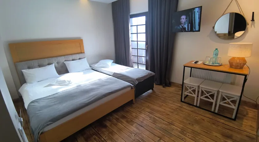 Cameră dublă cu balcon și pat extra pentru copil < 14 ani — Vama54, Zizin, Brașov