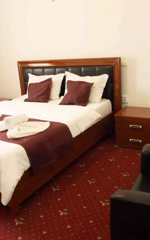 Camere duble — Hotel Ostrov Calimanesti, Călimănești, Vâlcea
