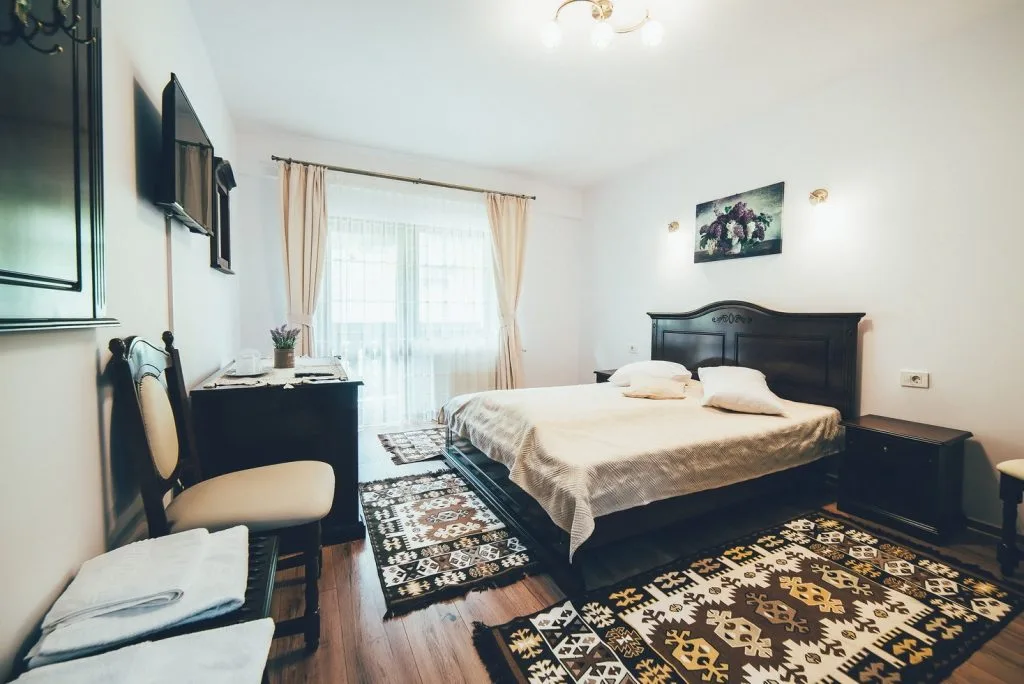 Camera clasica — Conacul Domniței, Voroneț, Suceava