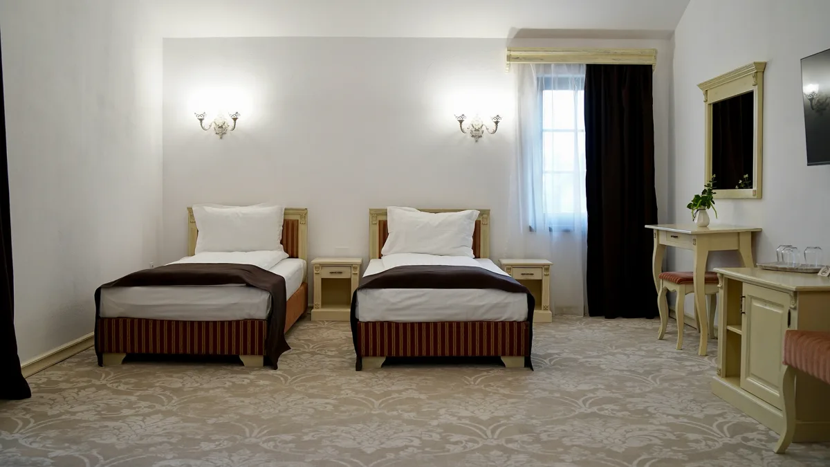 Camera single — Curtea Veche, Hunedoara, Hunedoara