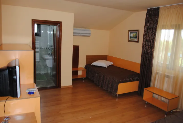 Camera 8 — Delta Travel, Mila 23, Tulcea