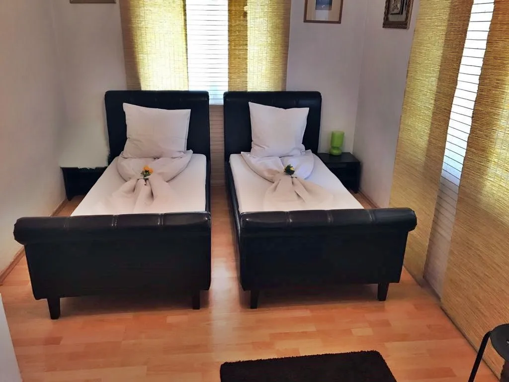 Twin Standard — La Noblesse, București Sectorul 1, București
