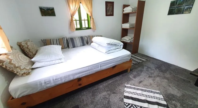 Corturi Triple — Tinutul Luanei Glamping Resort, Bozioru, Buzău