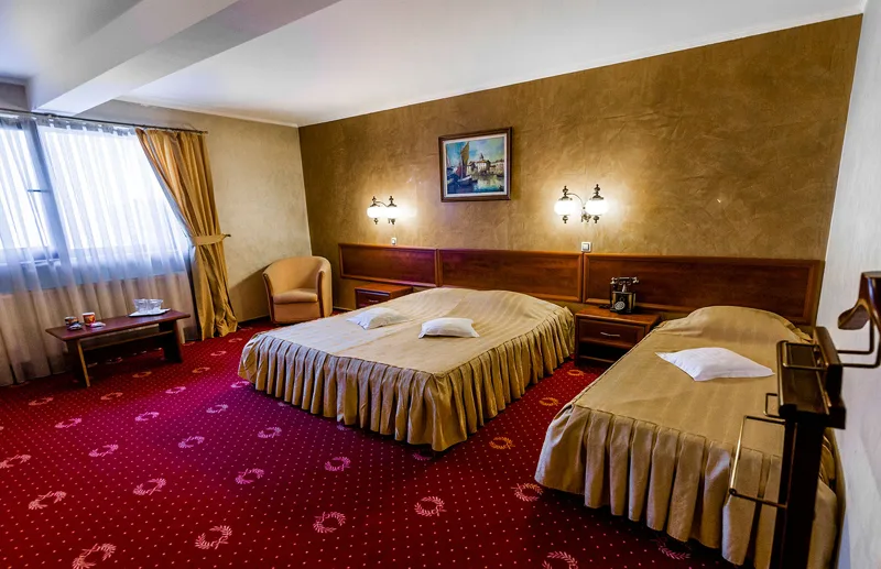 Camera Tripla — Golden House Hotel, Craiova, Dolj