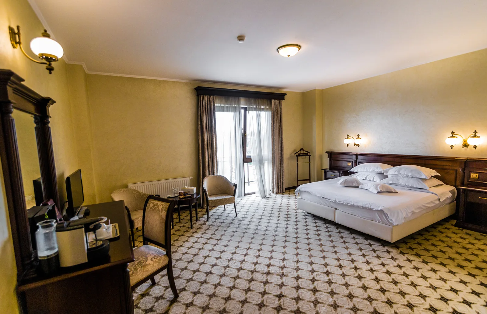 Camera Queen cu Balcon — Golden House Hotel, Craiova, Dolj