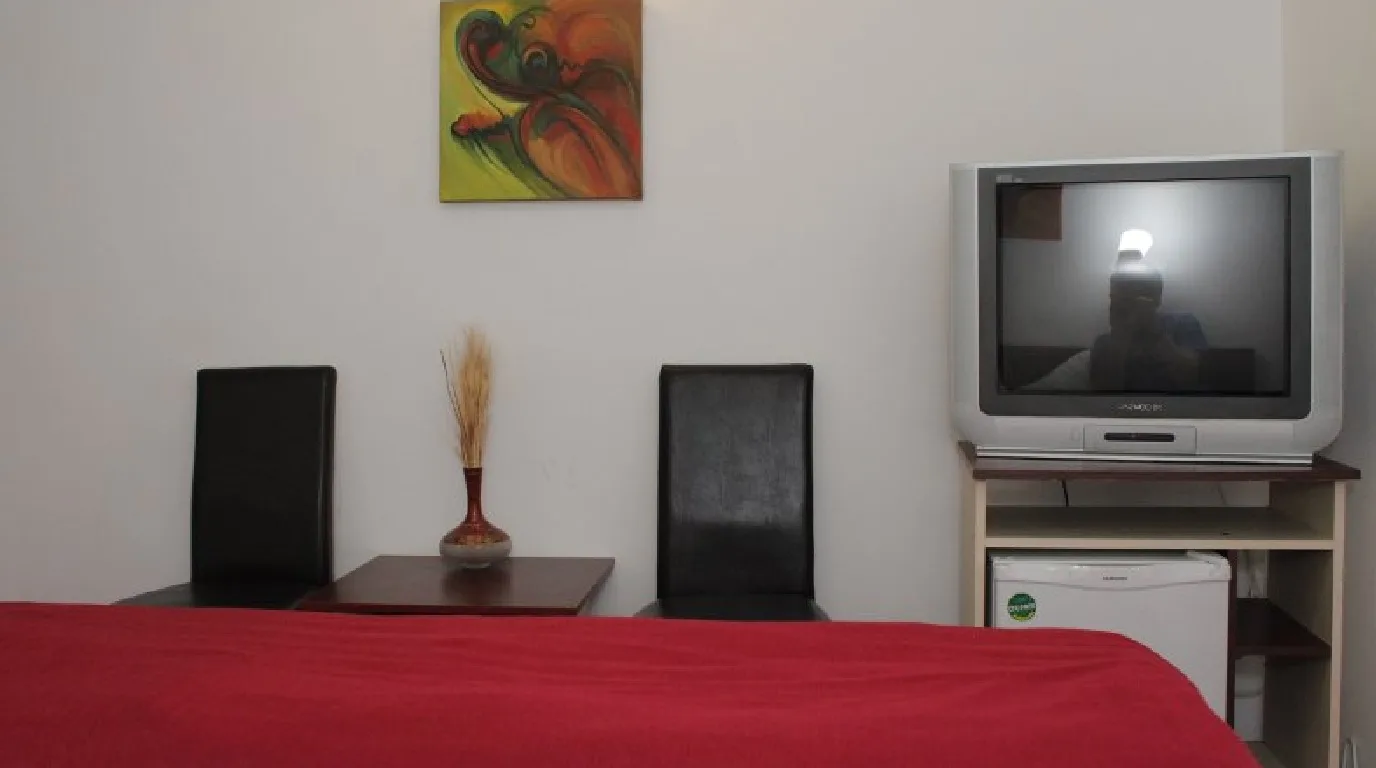 Camera tripla cu balcon deschis pt fumat plus un pat 90/180 — Pura Vida, Timișoara, Timiș