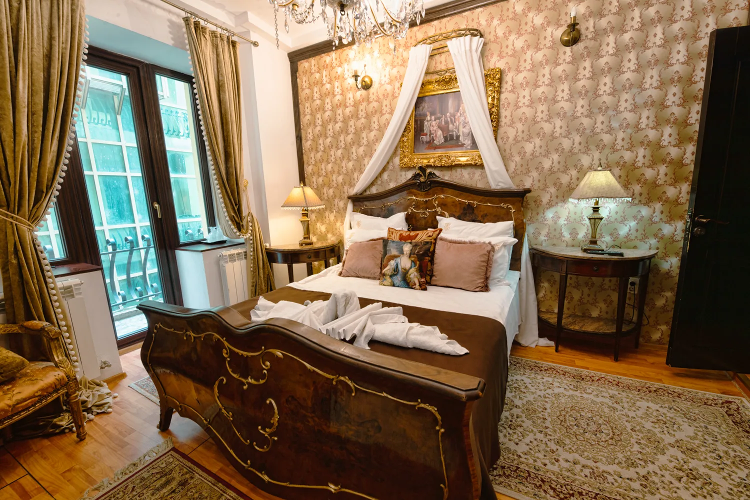 Suite — Coroana Moldovei, Slănic-Moldova, Bacău