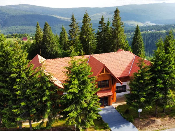 Tiarra Mountain Lodge