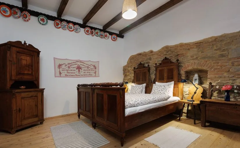 A fancy antique stone-walled room (twin) — Viscri 44, Viscri, Brașov