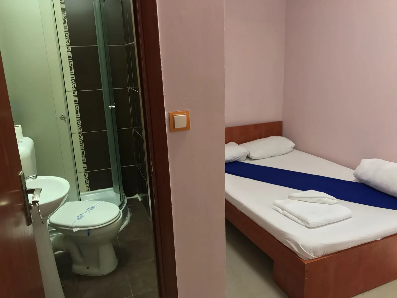 Economical Double Room — Tripoli HOTEL & Restaurant, București, București