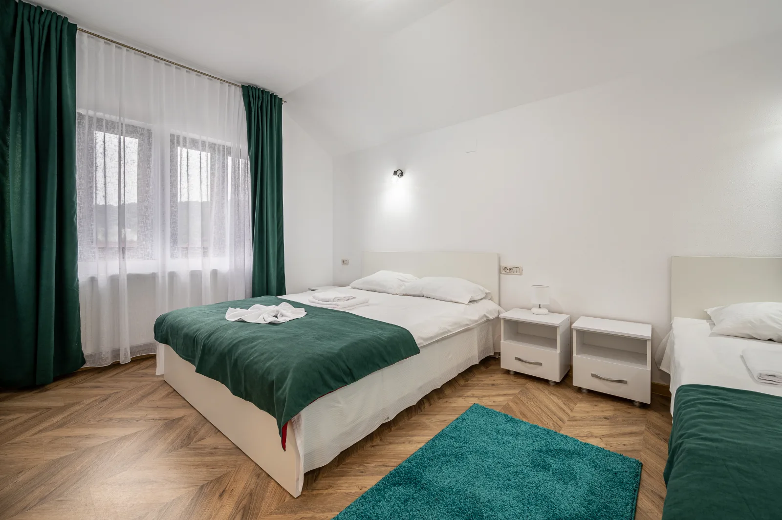 Camerele numite dupa cei 3 munti — Casa Elena, Jgheaburi, Argeș