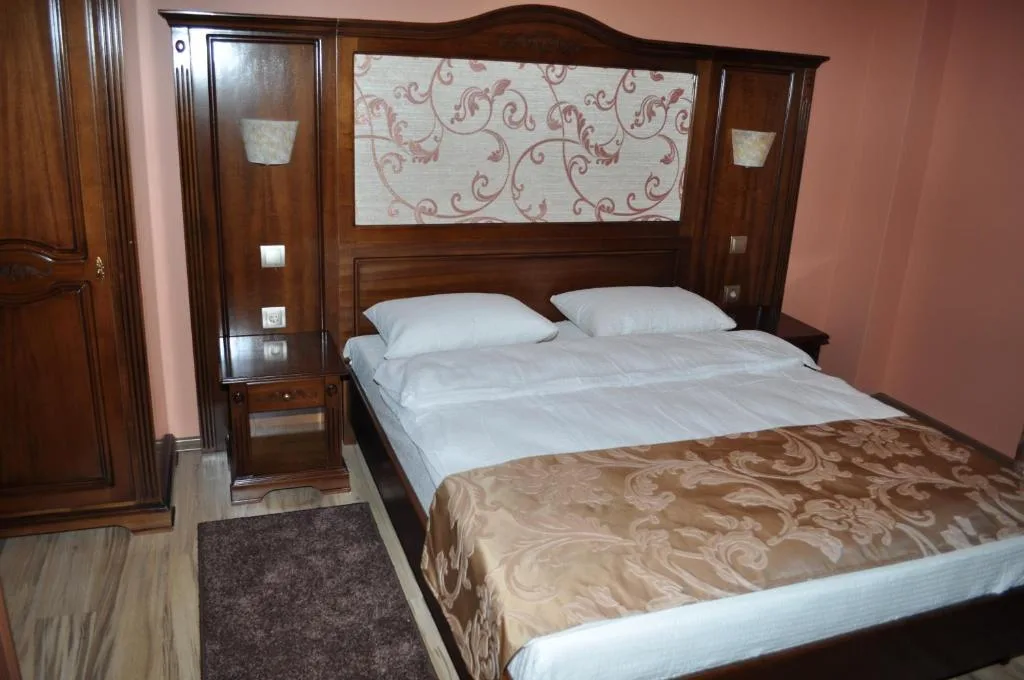 DUBLĂ MATRIMONIAL cu vedere la DUNĂRE + Balcon — Alexandra, Divici, Caraș-Severin