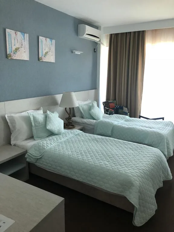 Camera twin cu vedere frontală sau laterală la mare — Alcor, Mamaia, Constanța