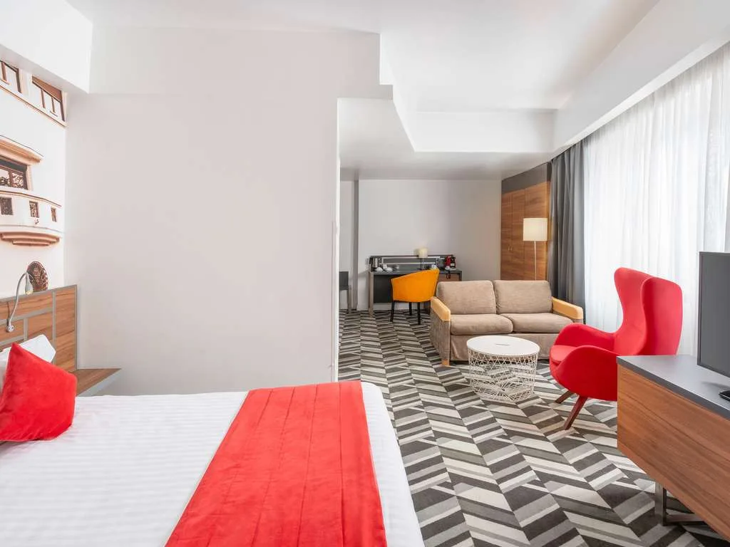 Suite Privilege Suite with 1 Double Bed and sofa — Mercure Bucharest Unirii, București Sectorul 3, București
