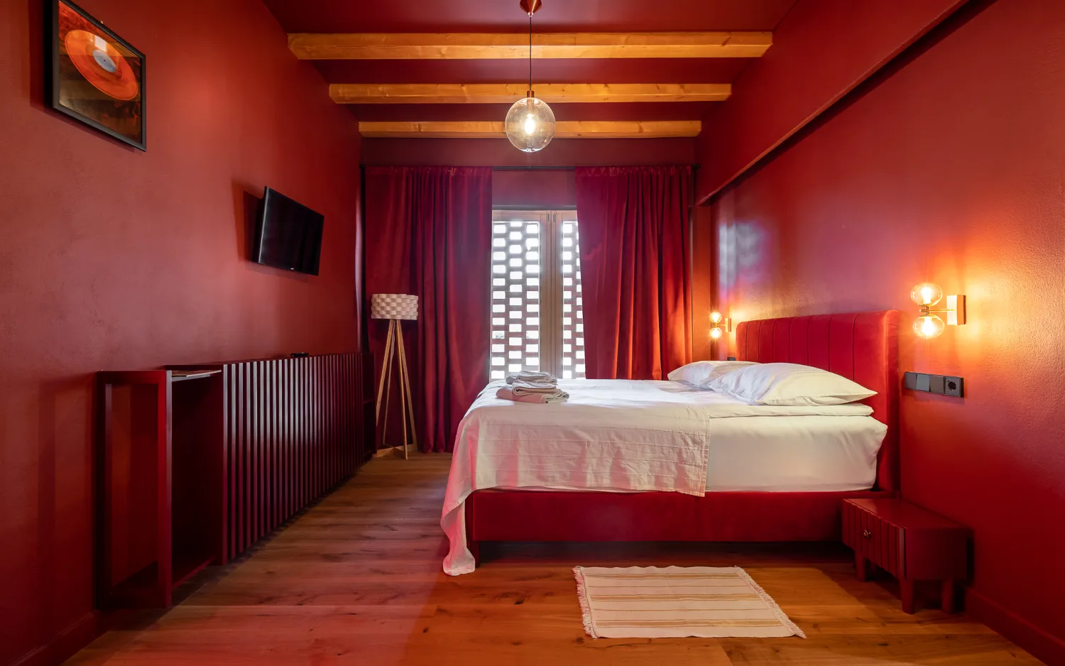 Red Room — Valea Verde-Casa Kartmann, Cund, Mureș