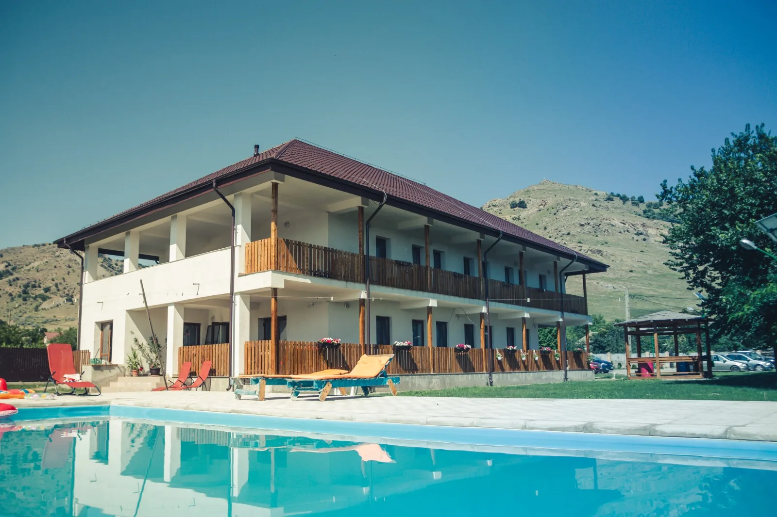 Pensiunea la Nenea IANCU Greci