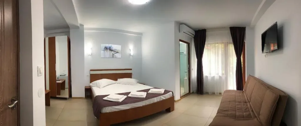 Cameră Dublă Superioară cu Baie — Casa Eden Jupiter, Jupiter, Constanța