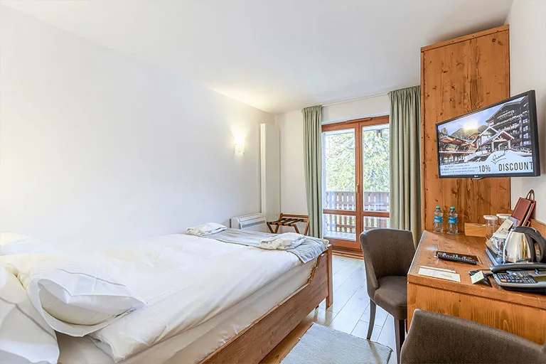 Junior Suite Economy la parter fără balcon — Teleferic Grand Hotel, Poiana Brașov, Brașov