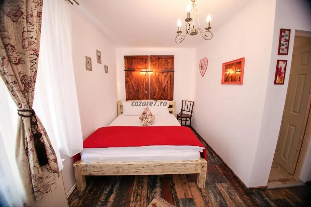 Camera economy — Casa cu Usi, Sighișoara, Mureș