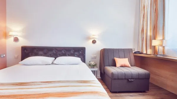 Cameră Superior cu fotoliu extensibil — MyContinental Sibiu, Sibiu, Sibiu