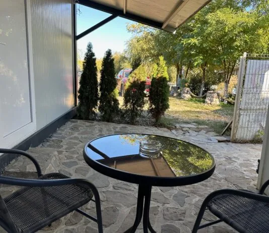 Apartament pe malul lacului cu AC și terasă cu ponton privat — Corata 1, Sărulești, Călărași
