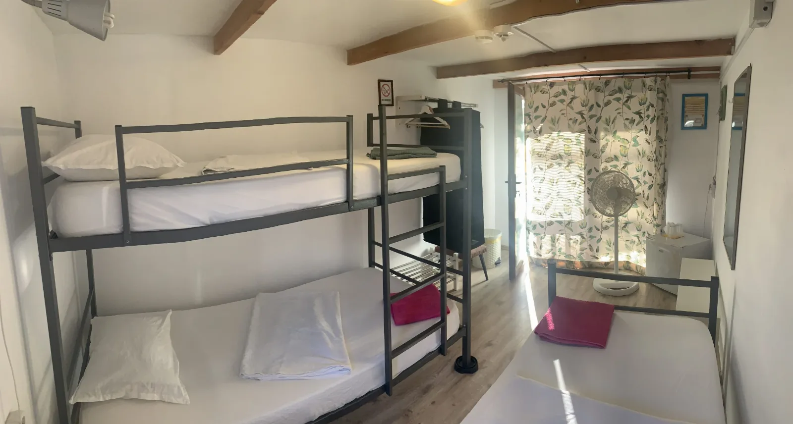 Camera Tripla Standard cu facilitati comune — Bazart Vama Veche, Vama Veche, Constanța