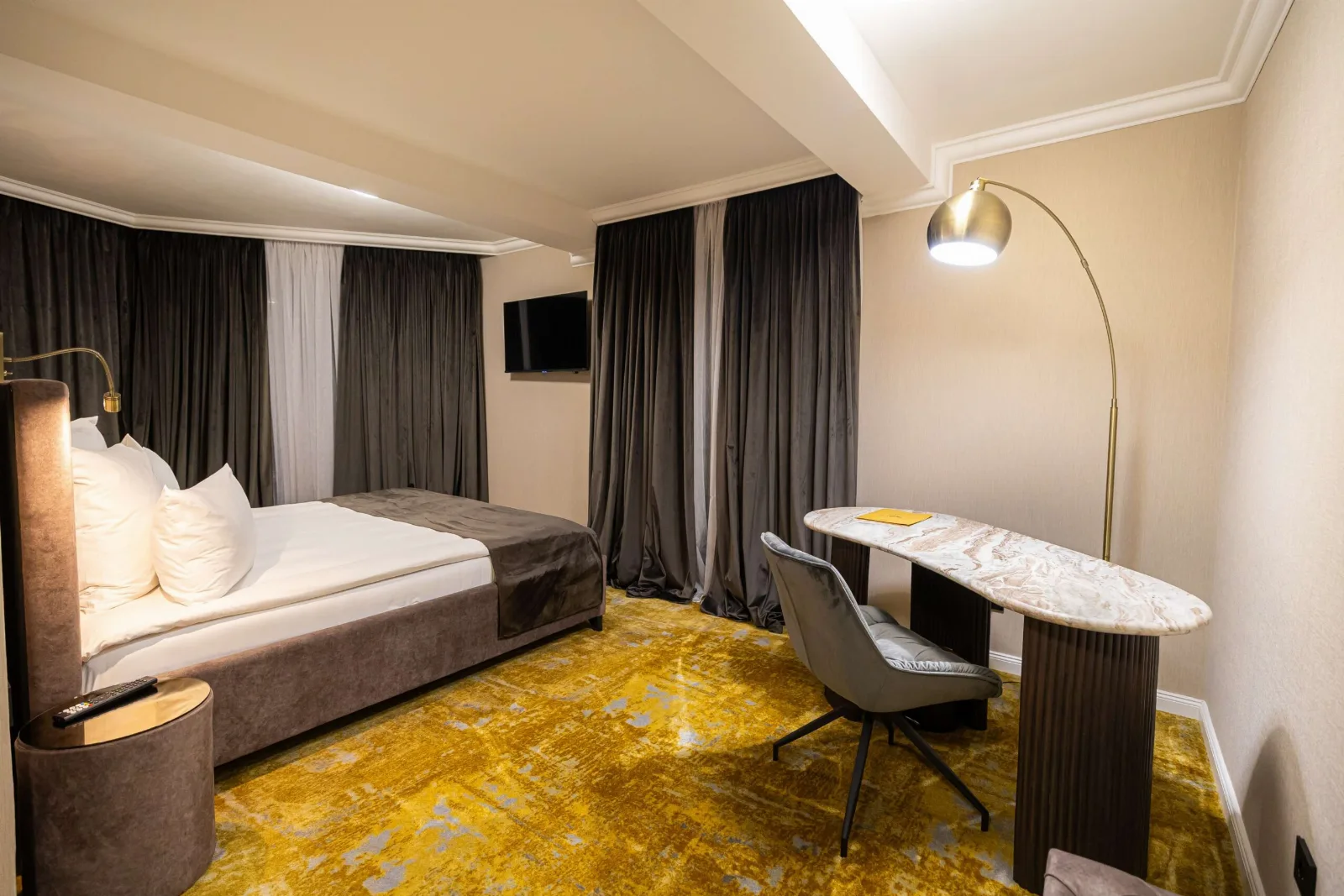 Camera Matrimonială — Hotel Brilliant Plaza, Zalău, Sălaj