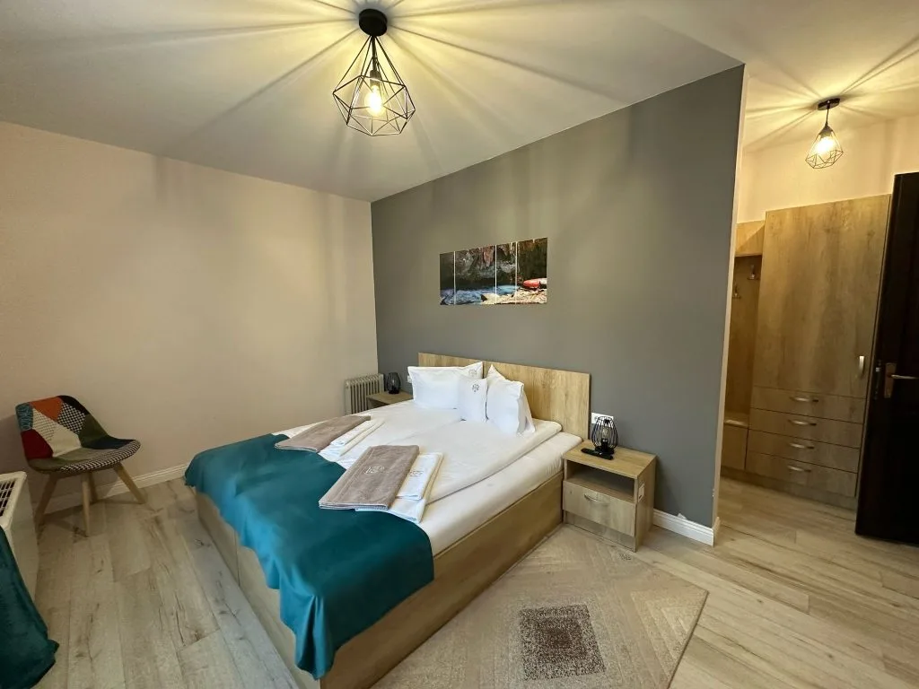 Camere duble/triple în clădirea nouă — Pensiunea Roua Munților, Vadu Crișului, Bihor