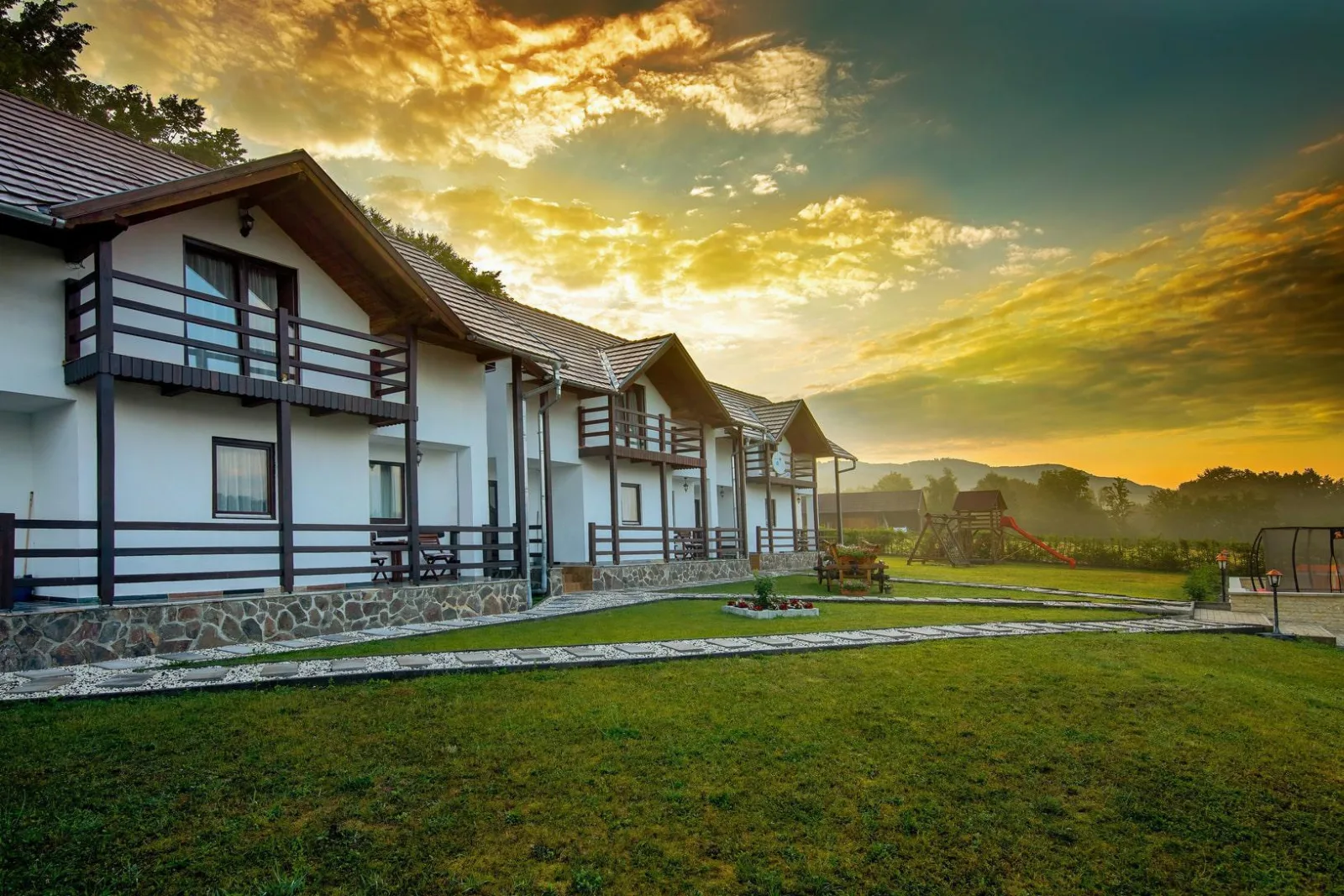 Pallos Apartments