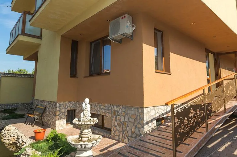 Rosiem House