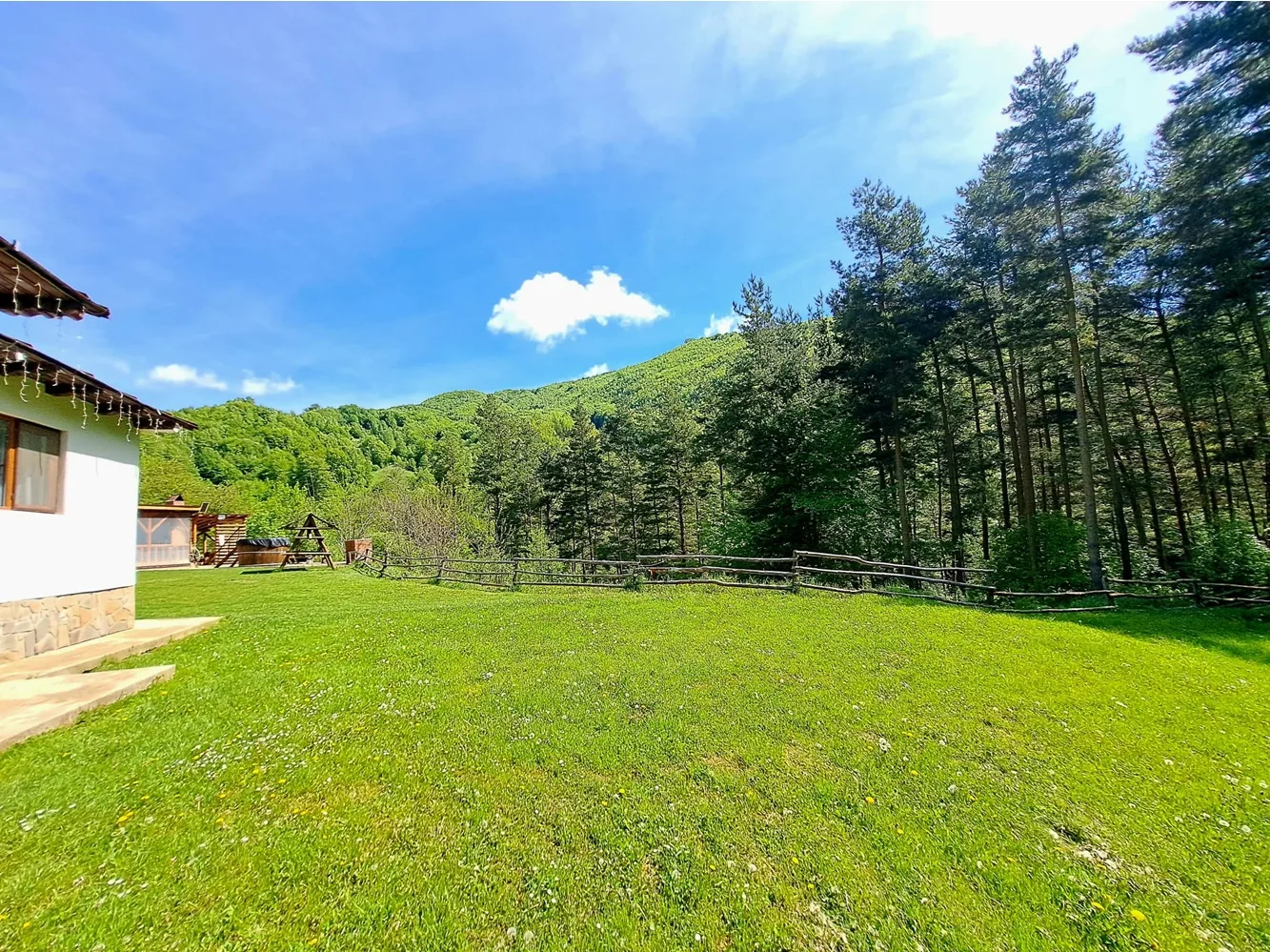 Camerele din cabană — Căsuța Dintre Pini, Nehoiu, Buzău