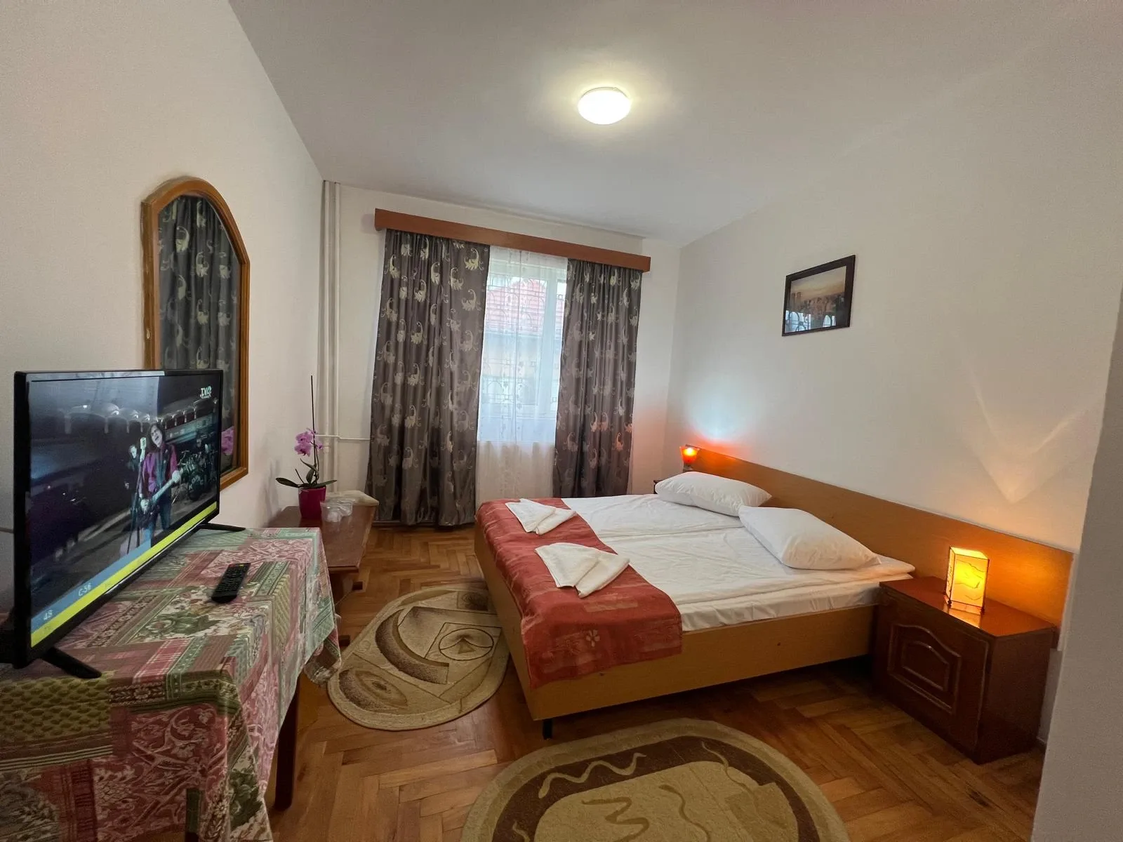 Camera Matrimonială — Traian, Brașov, Brașov