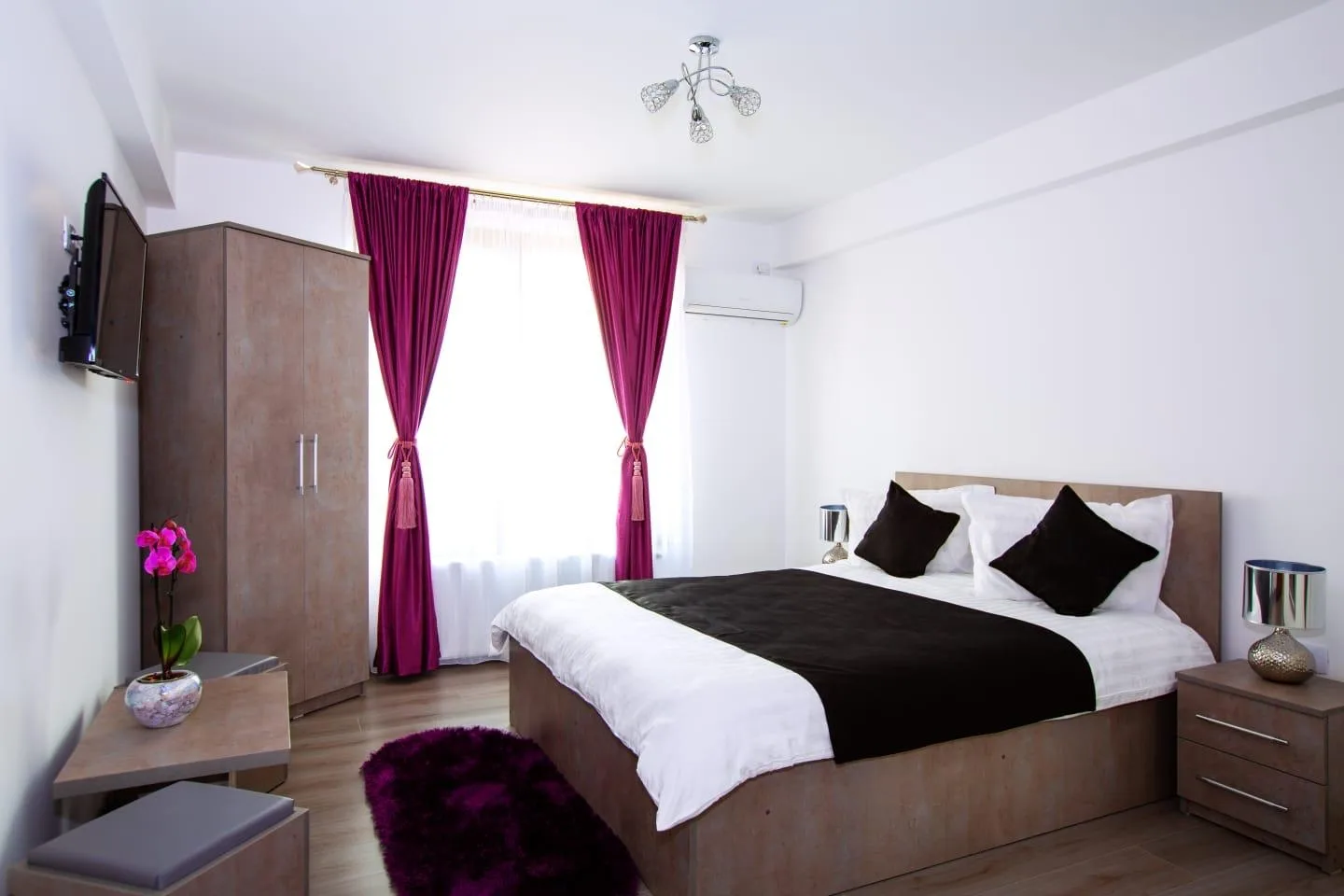 Camera 4 – Dubla Standard cu baie privată — Casa Romeo & Julieta, Hațeg, Hunedoara