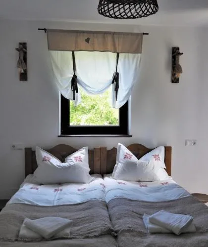 Camera 1 — Casa Catrinei, Văleni, Sălaj