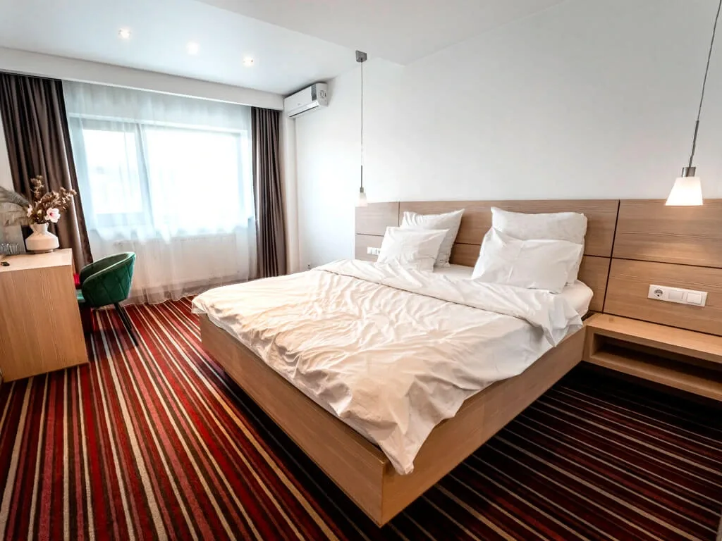 Camera dublă/twin în hotel — Oscar, Câmpina, Prahova