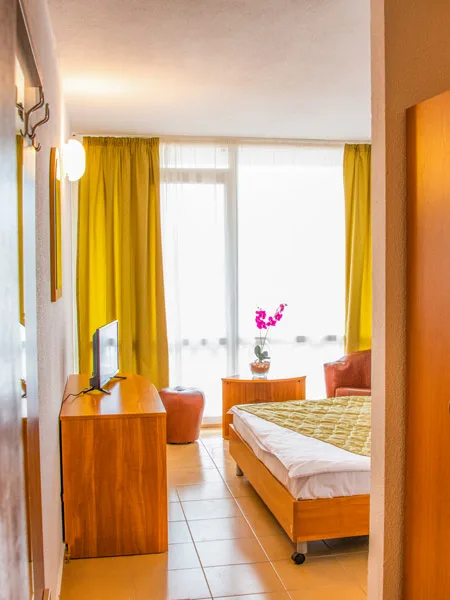 Camere duble la etaj cu balcon — Mureș, Saturn, Constanța