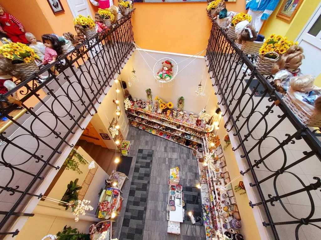 Muzeul Păpușilor   Doll's art Gallery — ApartHotel For You, Târgu Secuiesc, Covasna