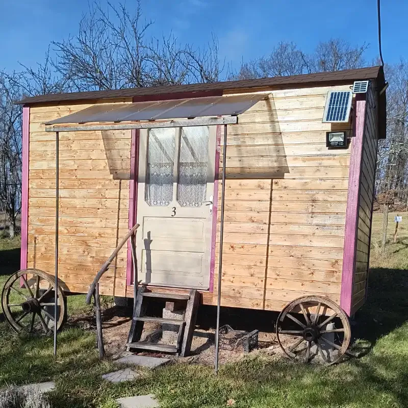 Căsuța Roz — Poiana Stelelor, Văleni, Sălaj