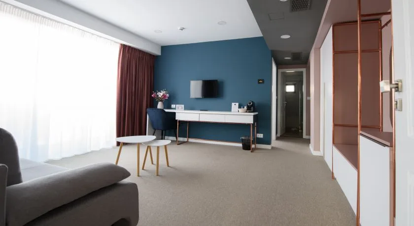 Pink Horizon Suite — Sarisa, Deva, Hunedoara