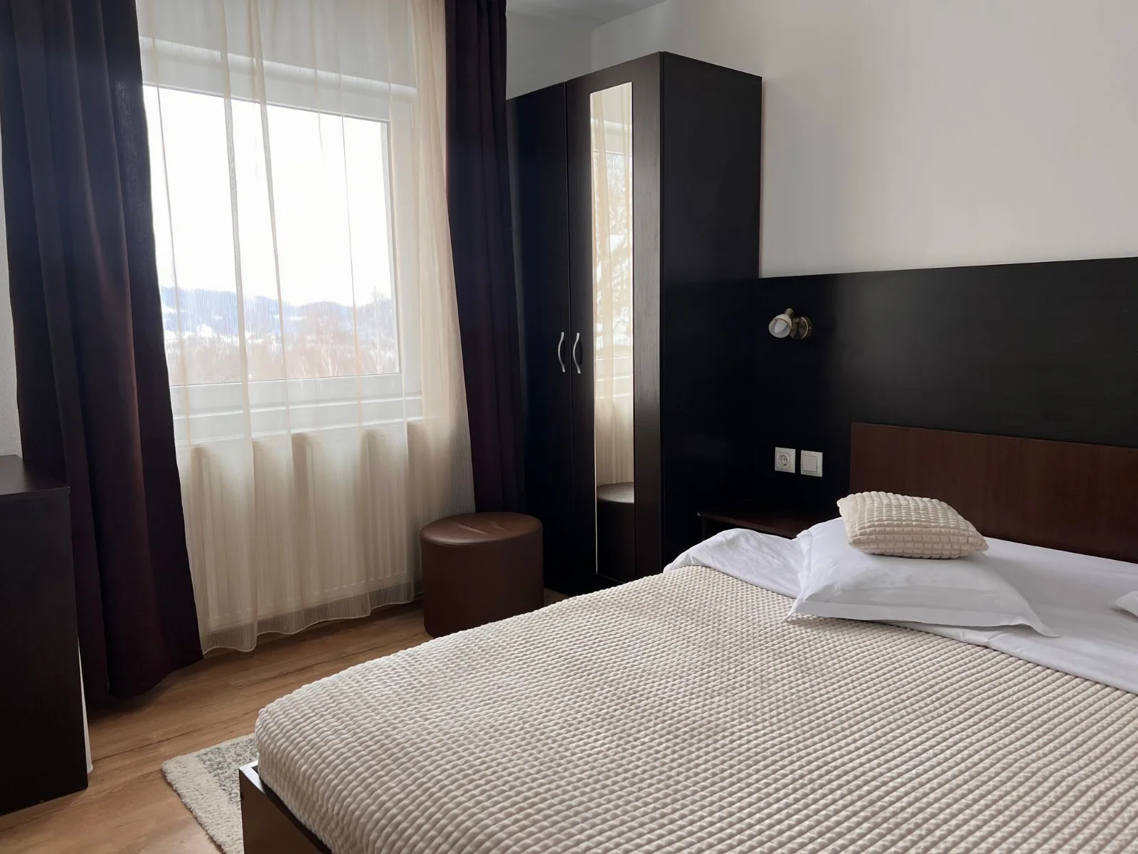 Cameră dublă - cu balcon — Casa Cențiu 2, Zărnești, Brașov