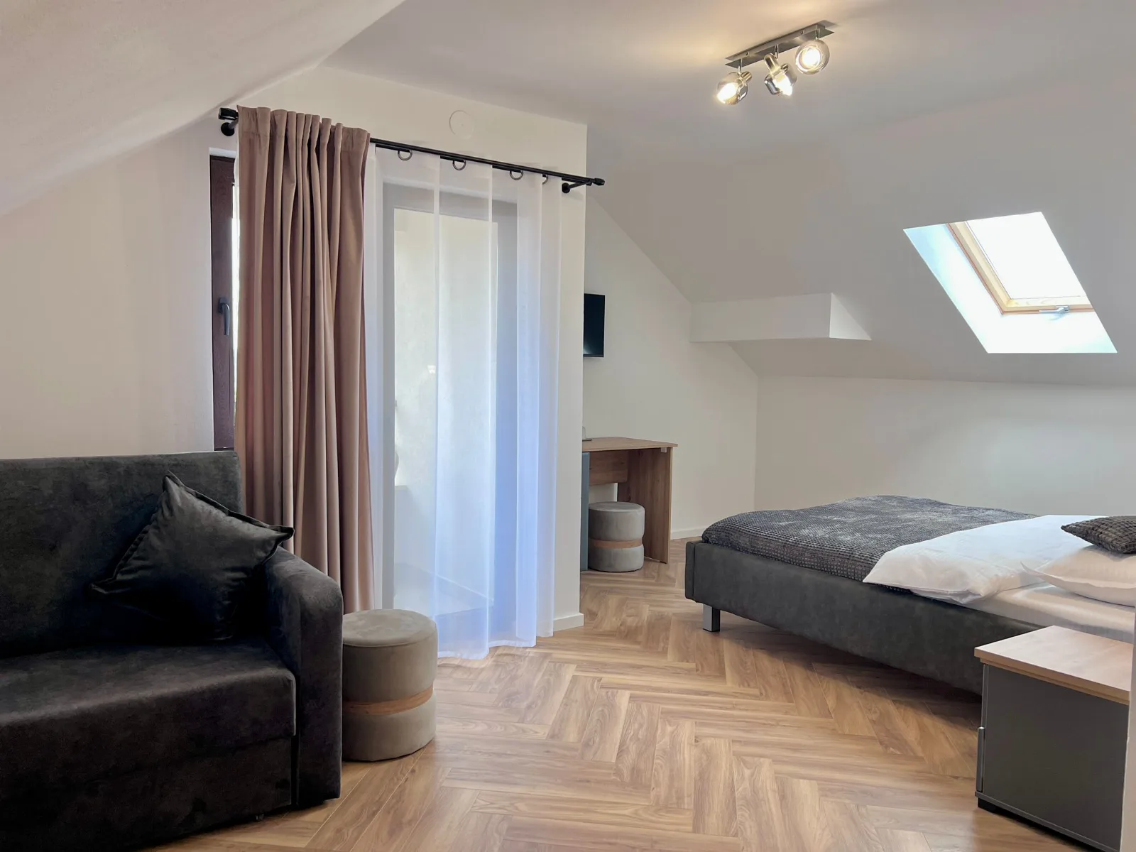 Cameră triplă - cu balcon — Casa Cențiu 2, Zărnești, Brașov