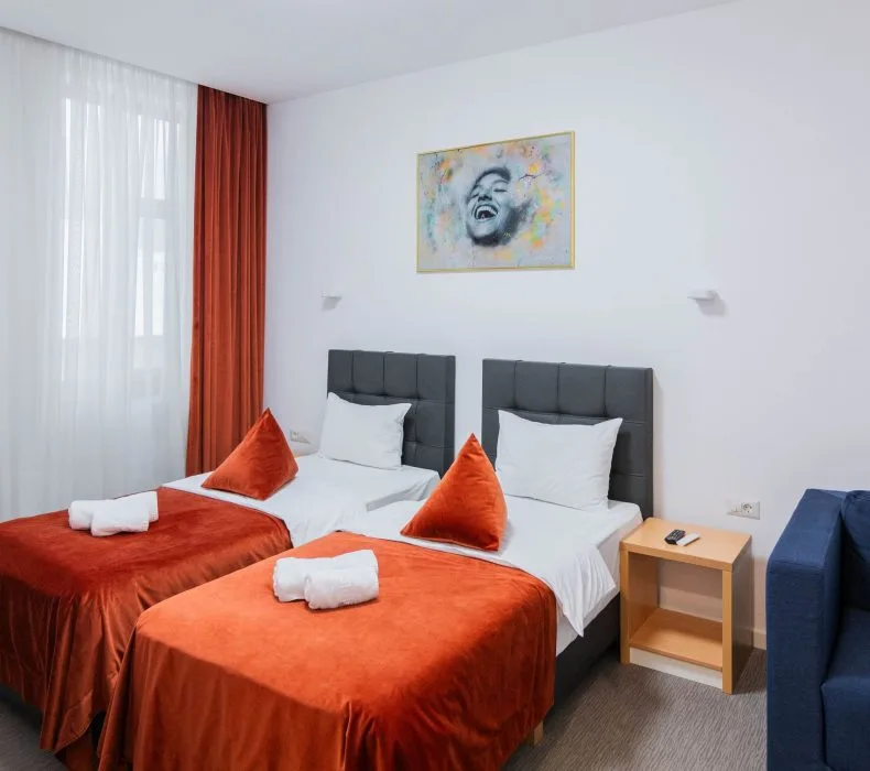Standard Twin Room with Shower — Urban Hotel, Baia Mare, Maramureș