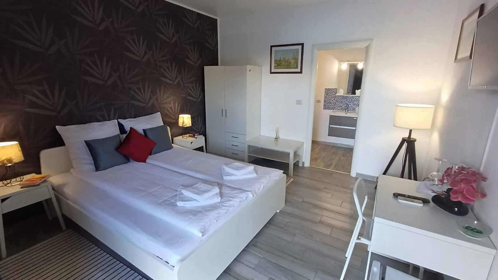 Neferprod Apartments