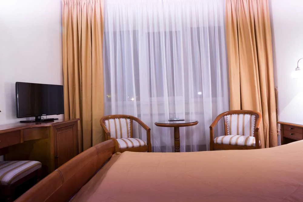 Cameră MATRIMONIALĂ 3* Standard — Transilvania, Alba Iulia, Alba