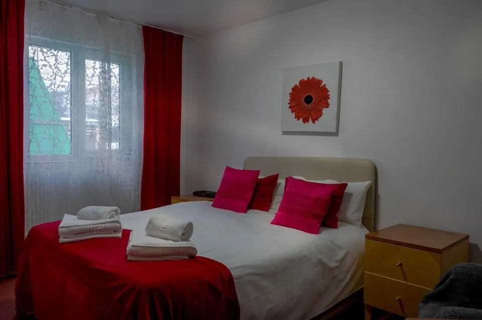Camera Tripla cu Balcon — Orizont, Lupeni, Hunedoara