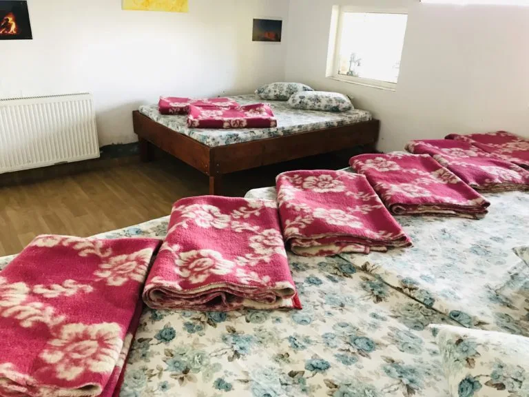 Neghi 8 locuri — Cabana Suru, Racovița, Sibiu