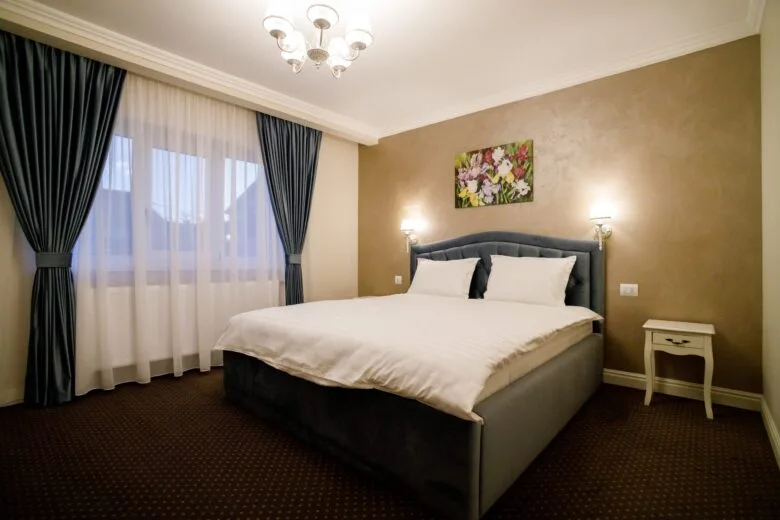 KingPat — Casa Sturza, Bacău, Bacău