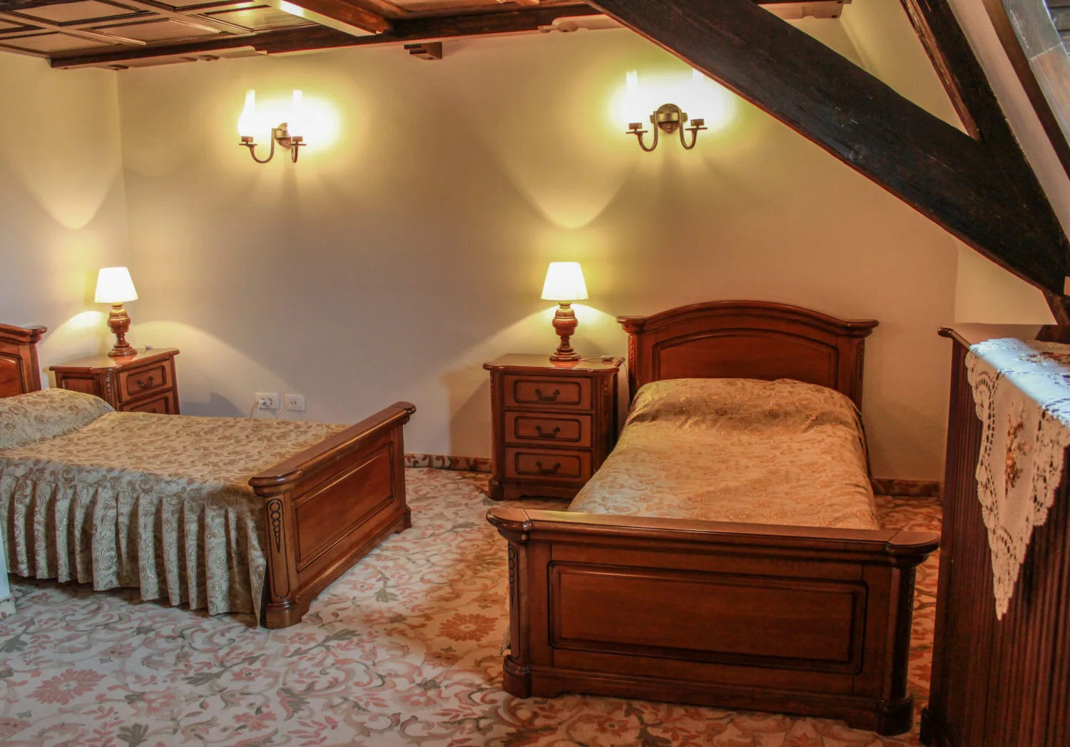Cameră twin mansardă — Medieval, Alba Iulia, Alba