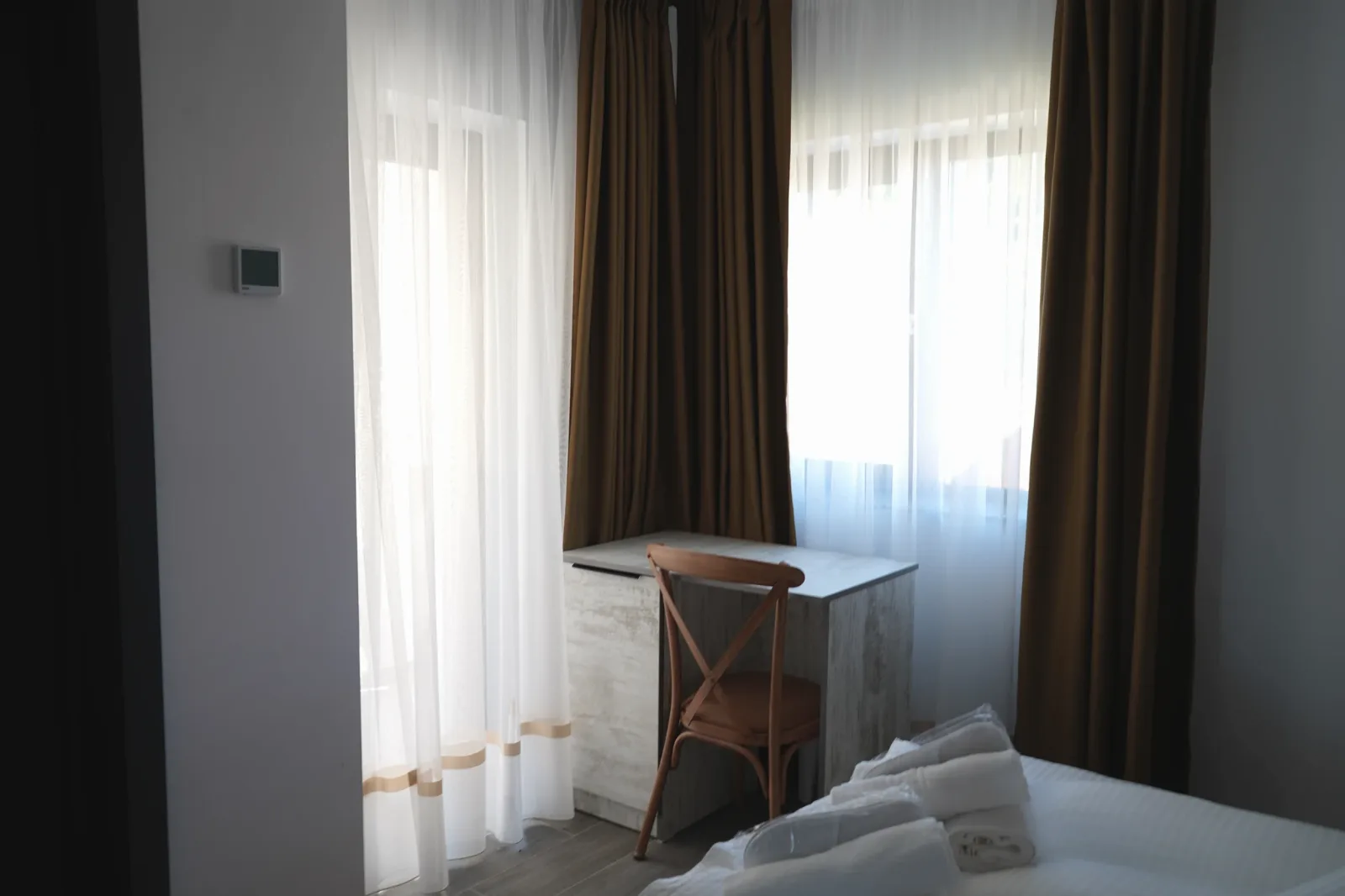 Cameră Dublă cu Balcon Central și Vedere la Munți — Sâhla, Câmpulung Moldovenesc, Suceava